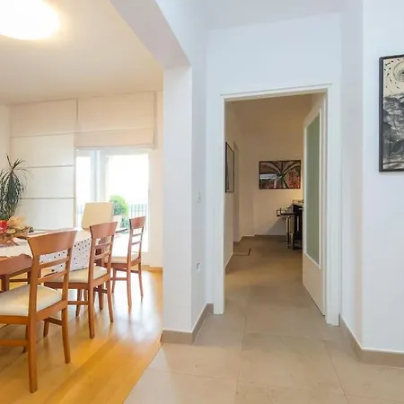 Dani-with Big Pool 50m2 Villa Labin (Istria)
