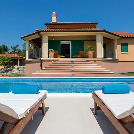 Dani-with Big Pool 50m2 * Labin (Istria)