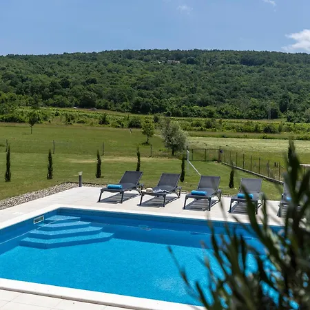 Dani-with Big Pool 50m2 Villa Labin