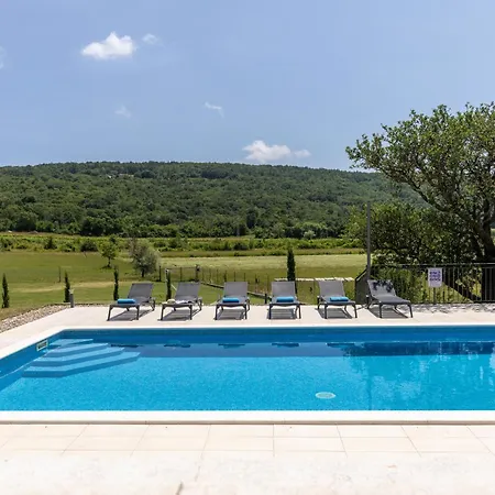 Dani-with Big Pool 50m2 Villa Labin