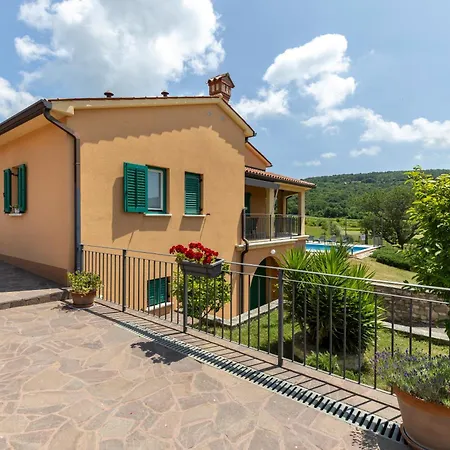 Dani-with Big Pool 50m2 Villa Labin