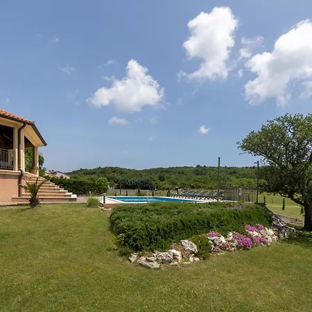 Dani-with Big Pool 50m2 Labin