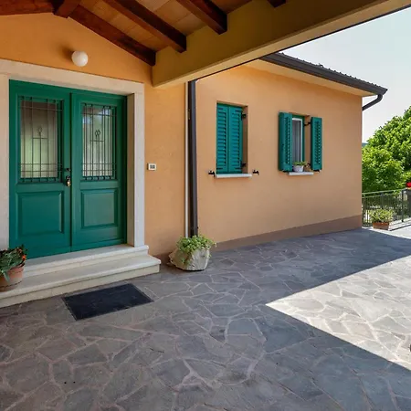 Dani-with Big Pool 50m2 Villa Labin