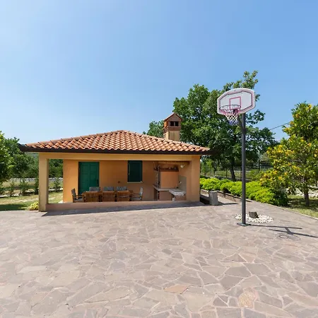 Dani-with Big Pool 50m2 Labin