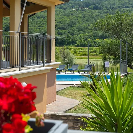 Dani-with Big Pool 50m2 Villa Labin