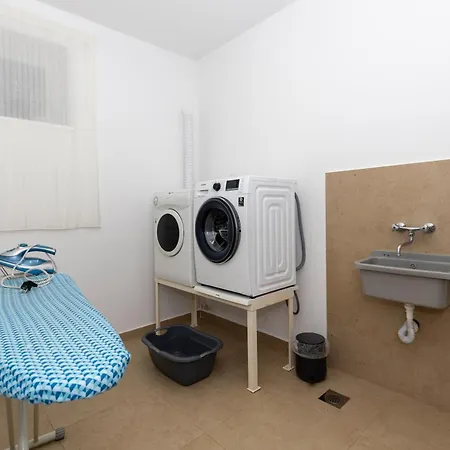 Dani-with Big Pool 50m2 * Labin (Istria)