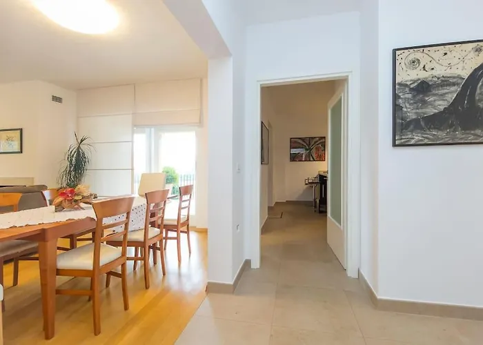 Dani-with Big Pool 50m2 Vila Labin (Istria)