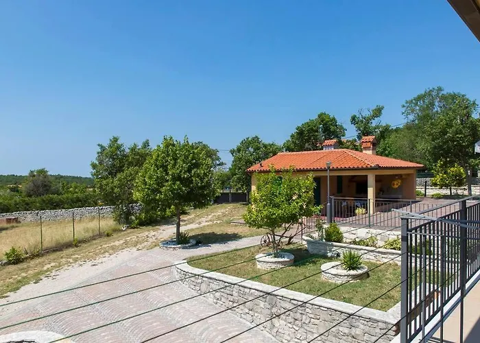 Dani-with Big Pool 50m2 Labin (Istria)