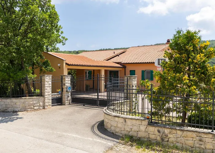 Dani-with Big Pool 50m2 Labin (Istria)