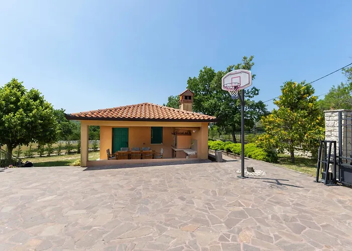 Dani-with Big Pool 50m2 Labin (Istria)