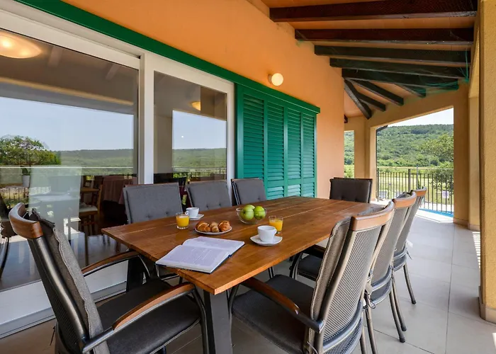 Dani-with Big Pool 50m2 * Labin (Istria)