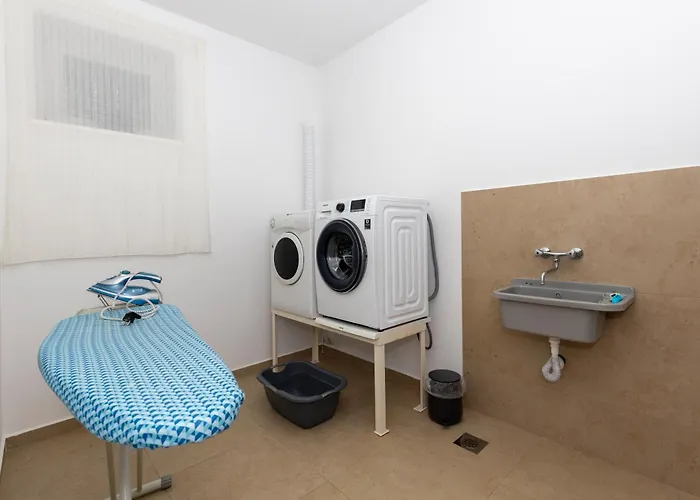 Dani-with Big Pool 50m2 * Labin (Istria)