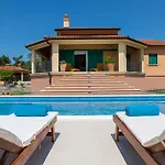 Dani-with Big Pool 50m2 * Labin (Istria)