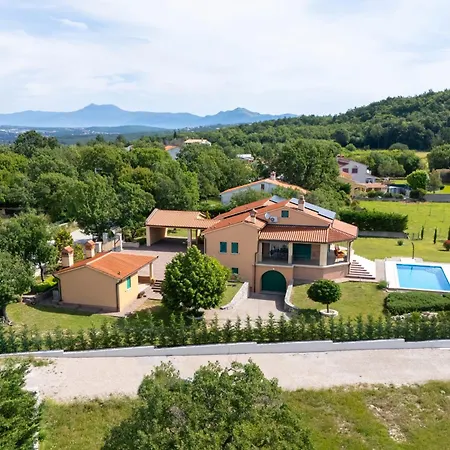 Dani-with Big Pool 50m2 Villa Labin (Istria)
