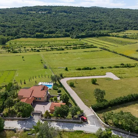 Dani-with Big Pool 50m2 Labin (Istria)