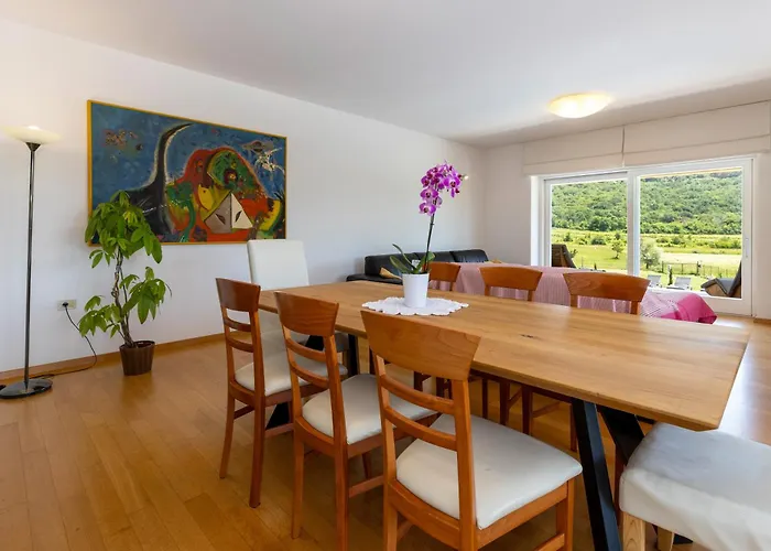 Dani-with Big Pool 50m2